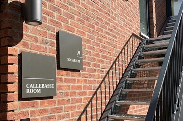 Hof van Stayen酒店标识导视设计6