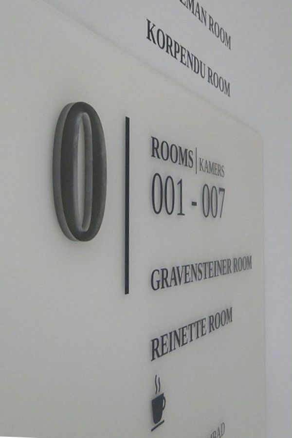 Hof van Stayen酒店标识导视设计3