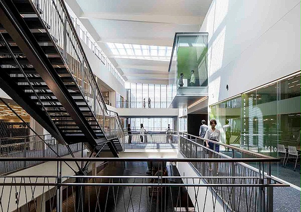 大阪电气通信大学创新广场标识导视4