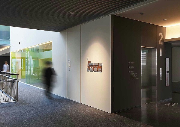 大阪电气通信大学创新广场标识导视6