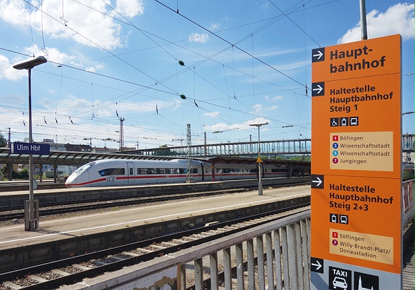 德国乌尔姆火车站标识导视设计1