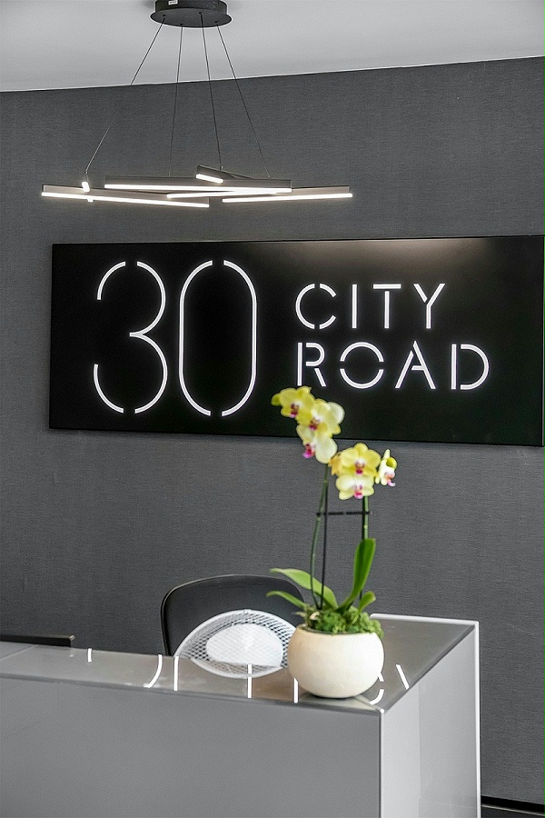 伦敦城市路30号办公楼标识导视系统设计2