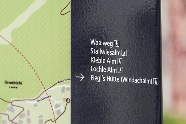 奥地利索尔登邮政广场标识导视系统设计3