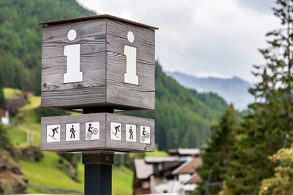 奥地利索尔登邮政广场标识导视系统设计5