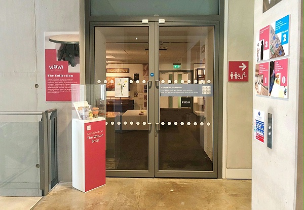 英国威尔逊画廊标识导视系统设计5