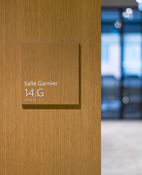 蒙特利尔旅游局标识导视系统设计3