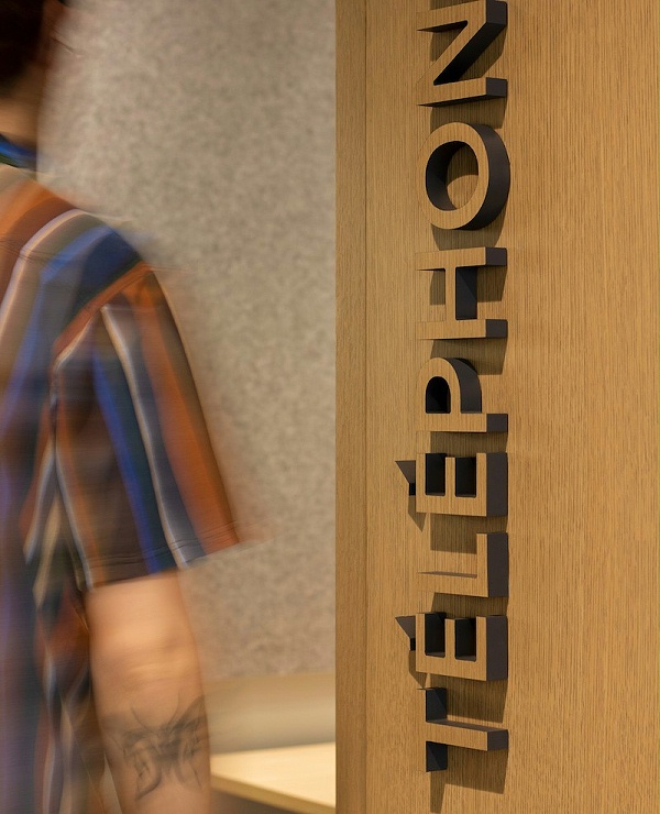 蒙特利尔旅游局标识导视系统设计5