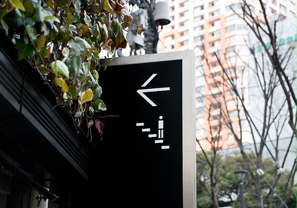 东京Cocoti购物中心标识导视设计9