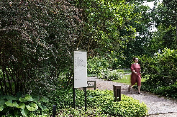 热拉佐瓦沃拉公园标识导视设计1