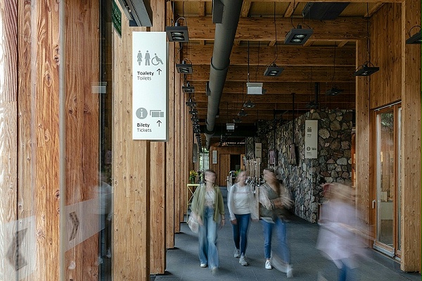 热拉佐瓦沃拉公园标识导视设计4