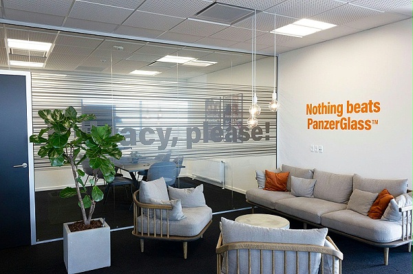 PanzerGlass公司标识导视设计2