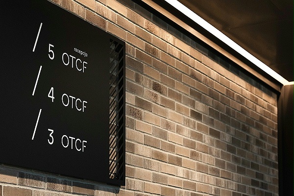 波兰The Park Cracow办公楼标识导视设计4