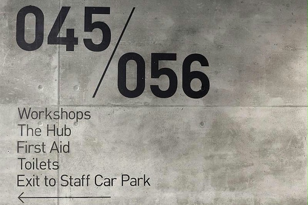 北格拉斯哥学院标识导视系统设计6