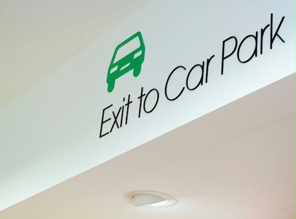 Selfridges商场标识导视系统设计7