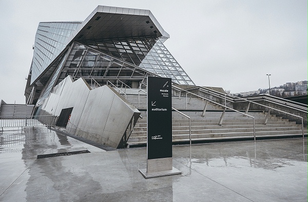 里昂汇流博物馆导视设计