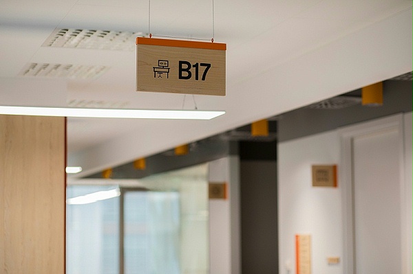 NN集团华沙办事处标识导视系统设计6