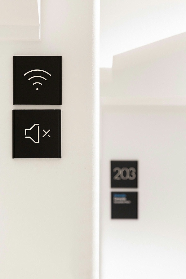 巴拉克眼科中心标识导视系统设计10