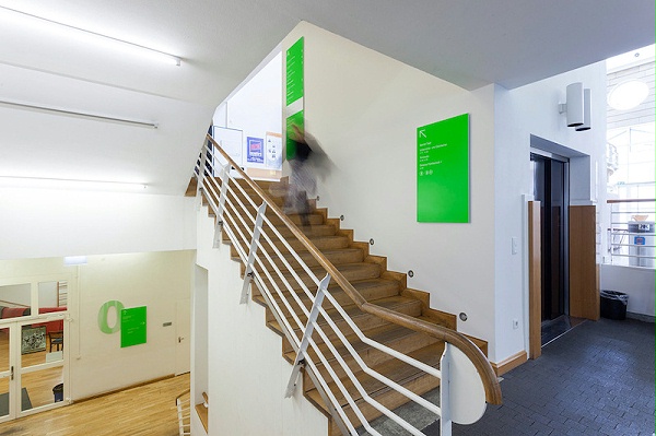 Frankfurt音乐与表演艺术学院标识导视系统设计4