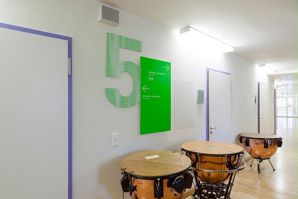 Frankfurt音乐与表演艺术学院标识导视系统设计5