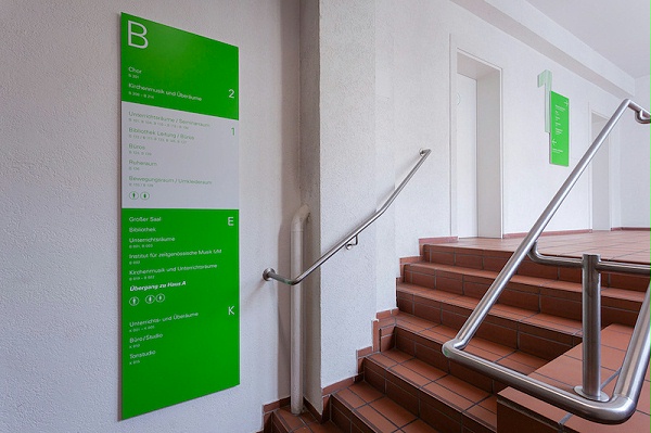 Frankfurt音乐与表演艺术学院标识导视系统设计6