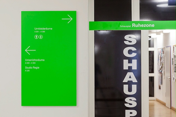 Frankfurt音乐与表演艺术学院标识导视系统设计8