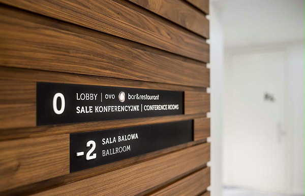 OVO Wrocław商业综合体标识导视系统设计1
