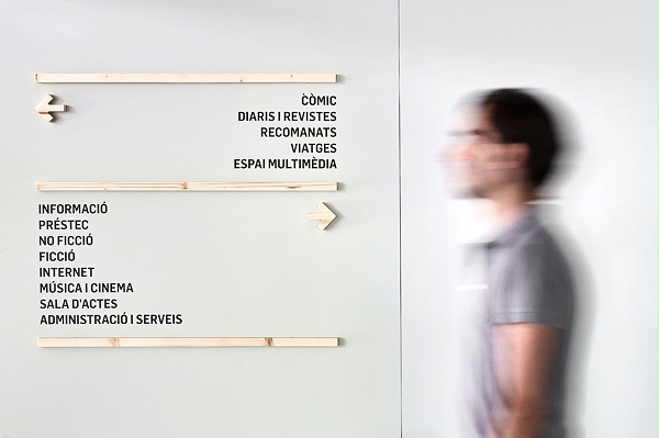 Montbau图书馆标识导视设计1