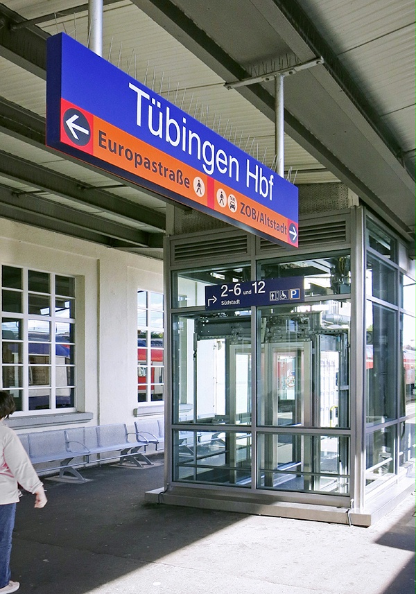 蒂宾根中央车站标识导视系统设计2