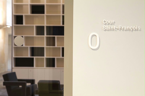 Kering集团总部标识导视系统设计2