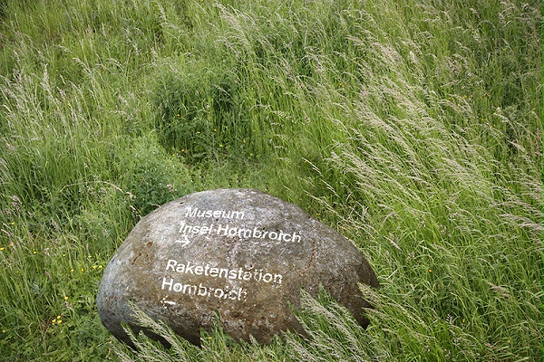 霍姆布洛伊希岛博物馆位于德国诺伊斯，既是一座博物馆，也是一个公园，将艺术和自然融为一体，给人们带来自然与艺术的双重享受。NTK设计公司受邀为其进行标识导视系统设计6