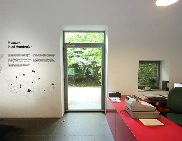 霍姆布洛伊希岛博物馆位于德国诺伊斯，既是一座博物馆，也是一个公园，将艺术和自然融为一体，给人们带来自然与艺术的双重享受。NTK设计公司受邀为其进行标识导视系统设计2