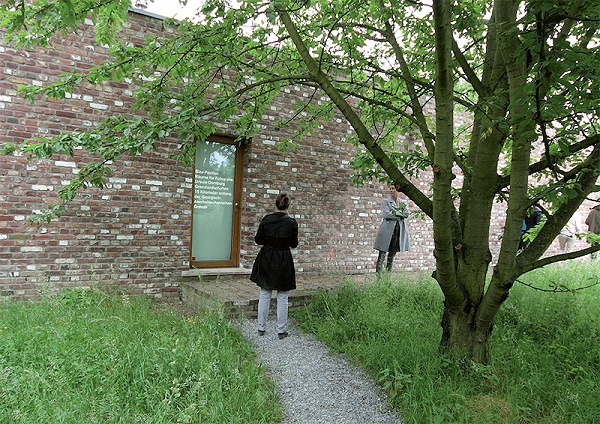 霍姆布洛伊希岛博物馆位于德国诺伊斯，既是一座博物馆，也是一个公园，将艺术和自然融为一体，给人们带来自然与艺术的双重享受。NTK设计公司受邀为其进行标识导视系统设计3