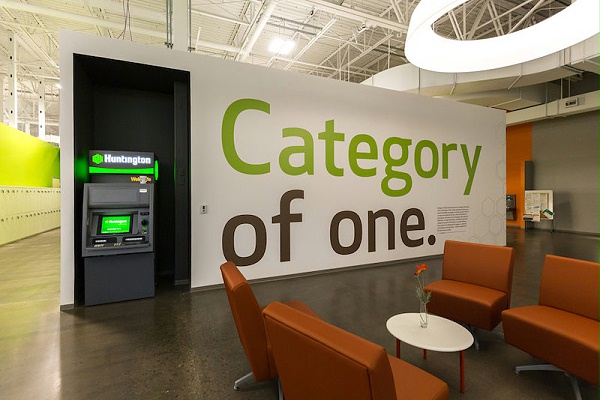 亨廷顿国家银行标识导视系统设计3