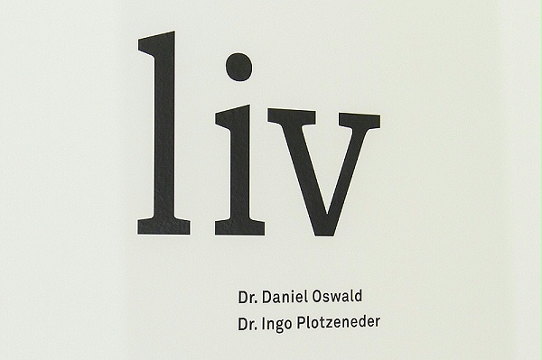 LIV医美机构标识导视系统设计1