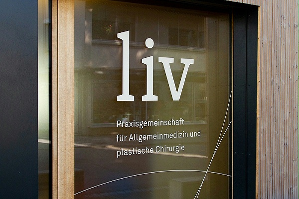 LIV医美机构标识导视系统设计3