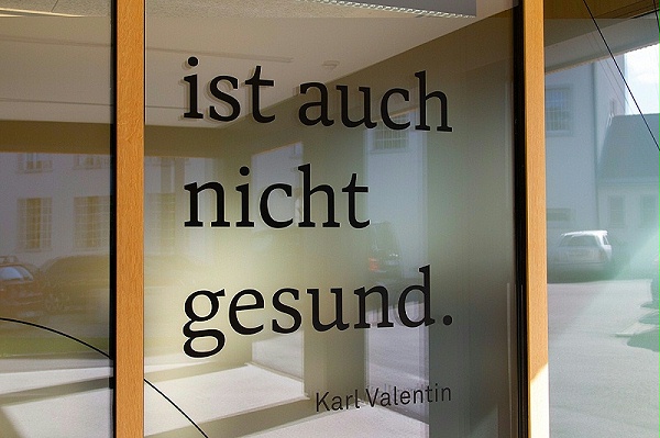 LIV医美机构标识导视系统设计5