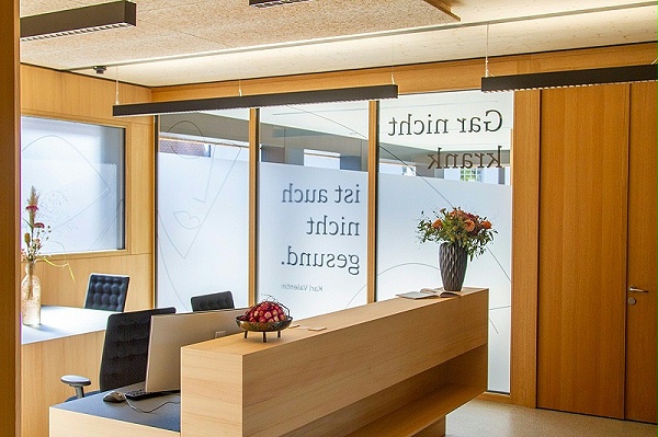 LIV医美机构标识导视系统设计6