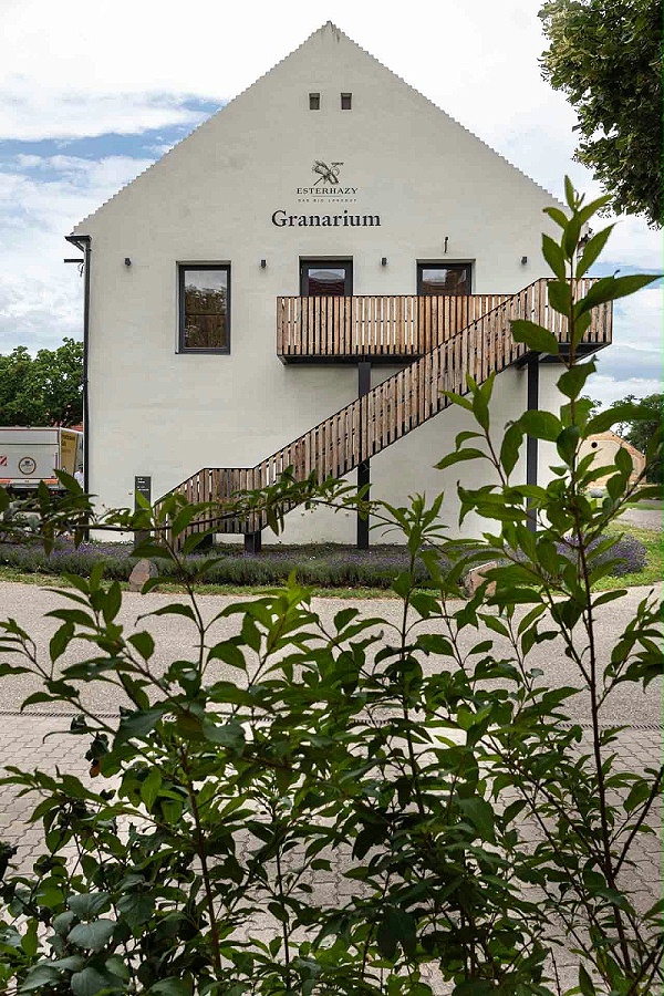 奥地利Esterhazy庄园标识导视设计1