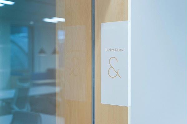 BROAD BAND公司标识导视设计6