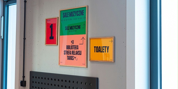 波兰国立音乐学校综合大楼1号标识导视1