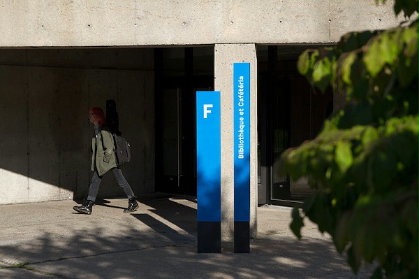 Saint-Laurent Cégep教育机构标识导视系统设计1