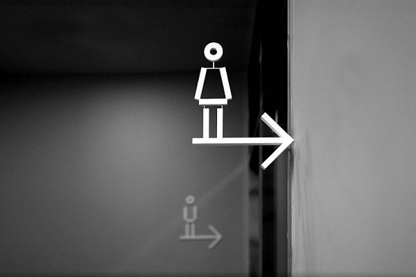 Uplex现代百货商店标识导视系统设计7