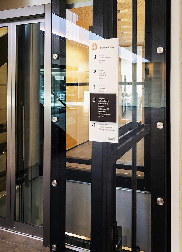 圣迈克尔教育中心标识导视系统设计3