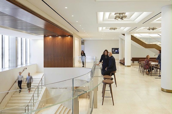 伦敦皇家歌剧院标识导视系统设计1