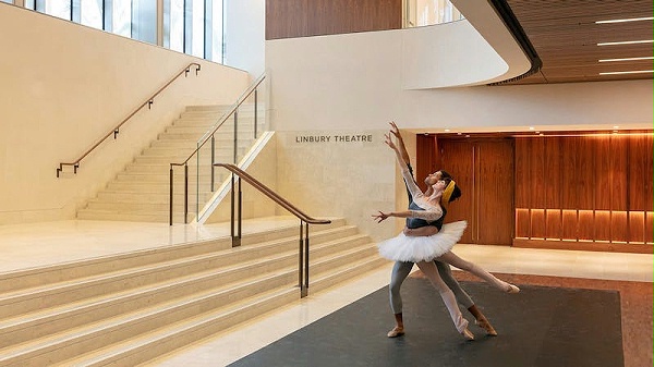 伦敦皇家歌剧院标识导视系统设计2