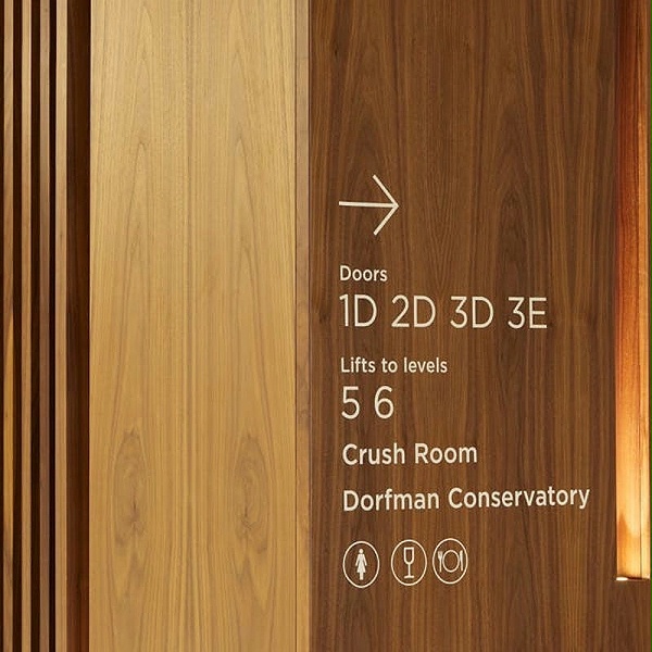 伦敦皇家歌剧院标识导视系统设计5