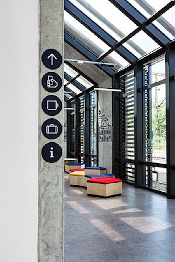 波兰切申火车站标识导视系统设计5