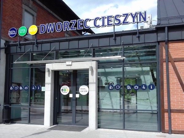 波兰切申火车站标识导视系统设计1