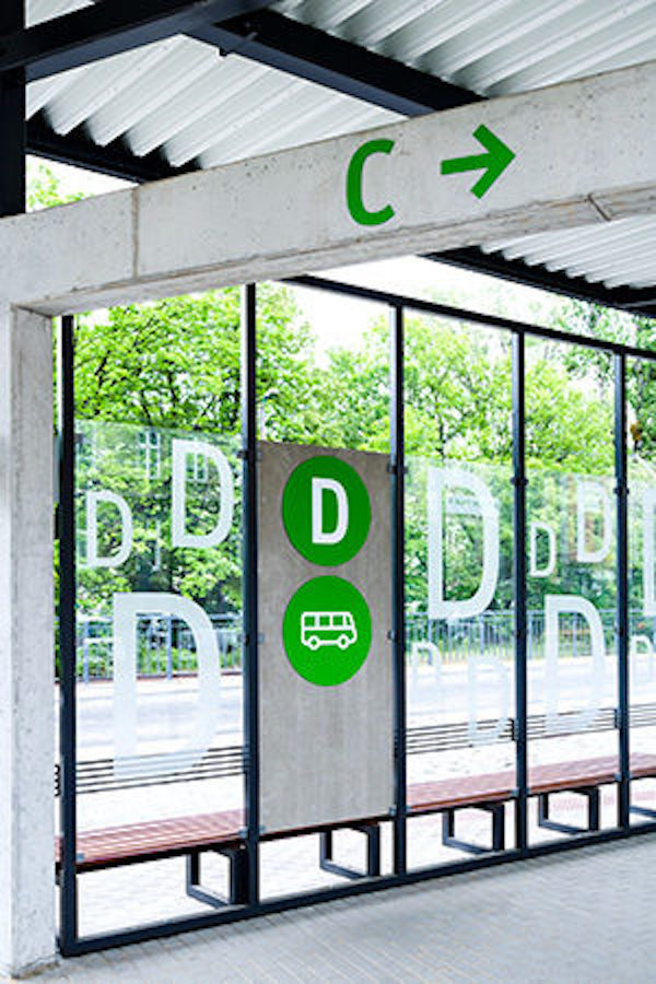 波兰切申火车站标识导视系统设计3