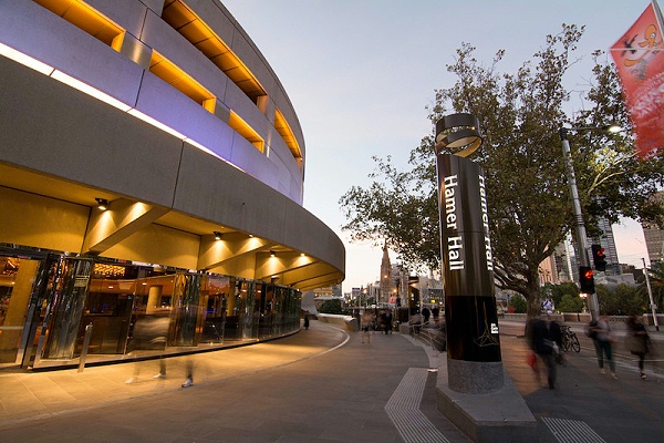 墨尔本艺术中心标识导视系统设计2